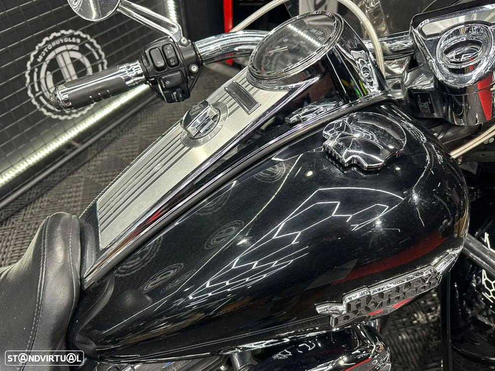 Harley-Davidson FLHR C ROAD KING CLASSIC - 3