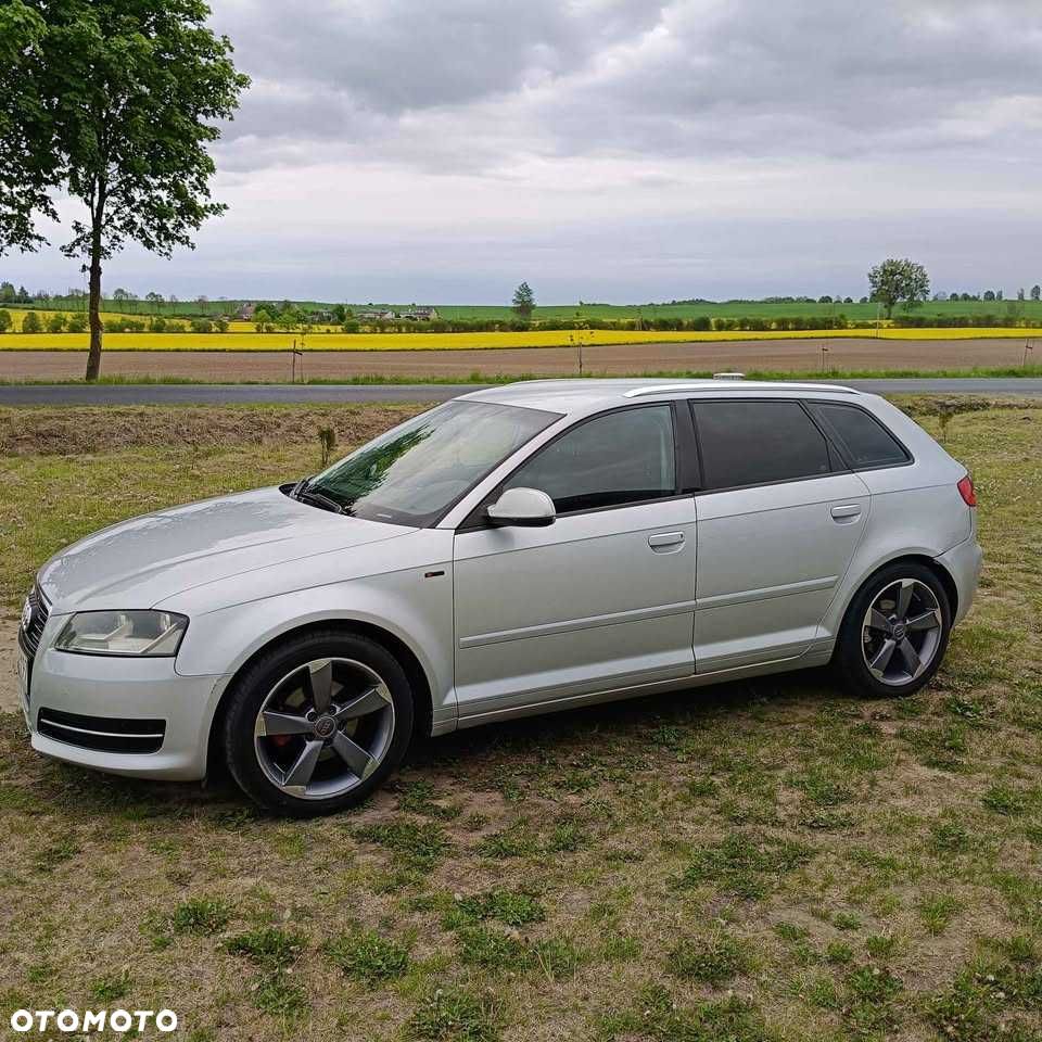 Audi A3 Sportback - 1