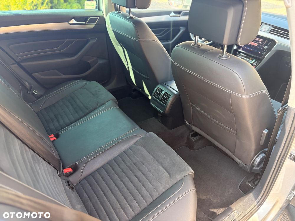 Volkswagen Passat 2.0 TDI EVO Elegance DSG - 19
