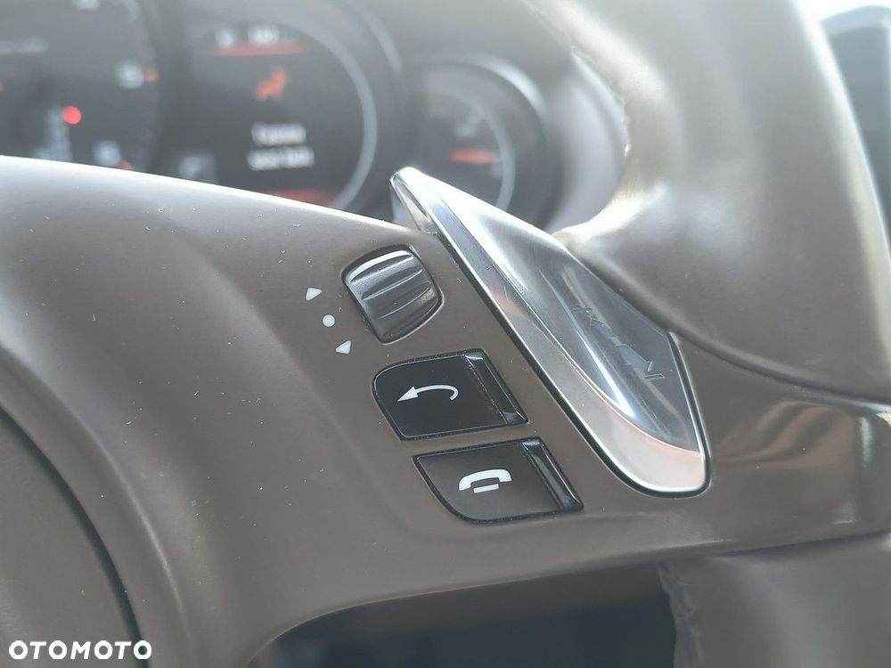 Porsche Cayenne - 26