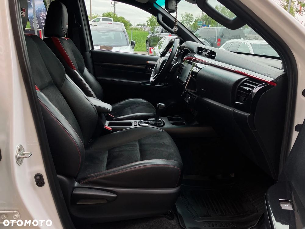 Toyota Hilux 2.8 D-4D Double Cab GR Sport 4x4 - 21