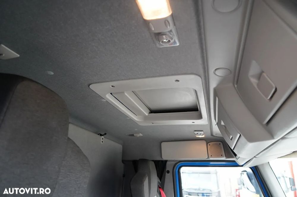 Renault D WIDE 380 DE11 / 4X2 / CAMION DE REMORCAJE 8 M / TRANSPORT AUTO / PLATFORMĂ / TROLIU / - 36