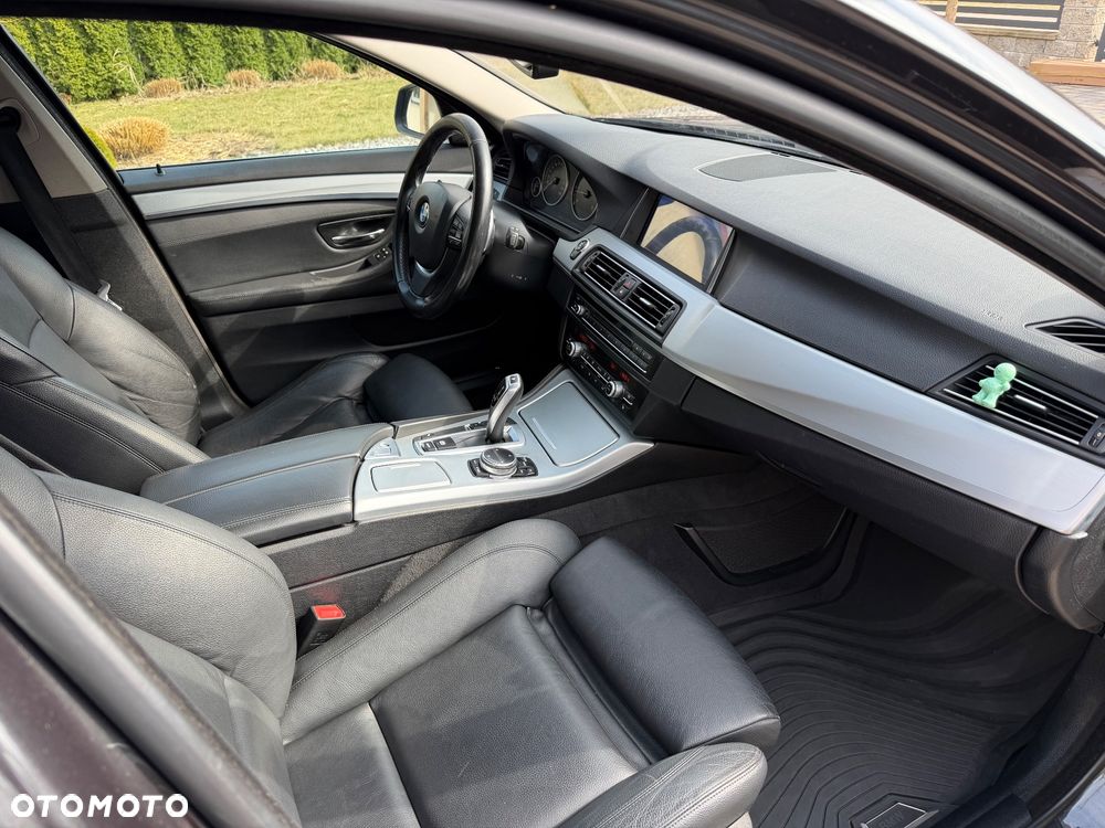 BMW Seria 5 520d Sport-Aut - 31