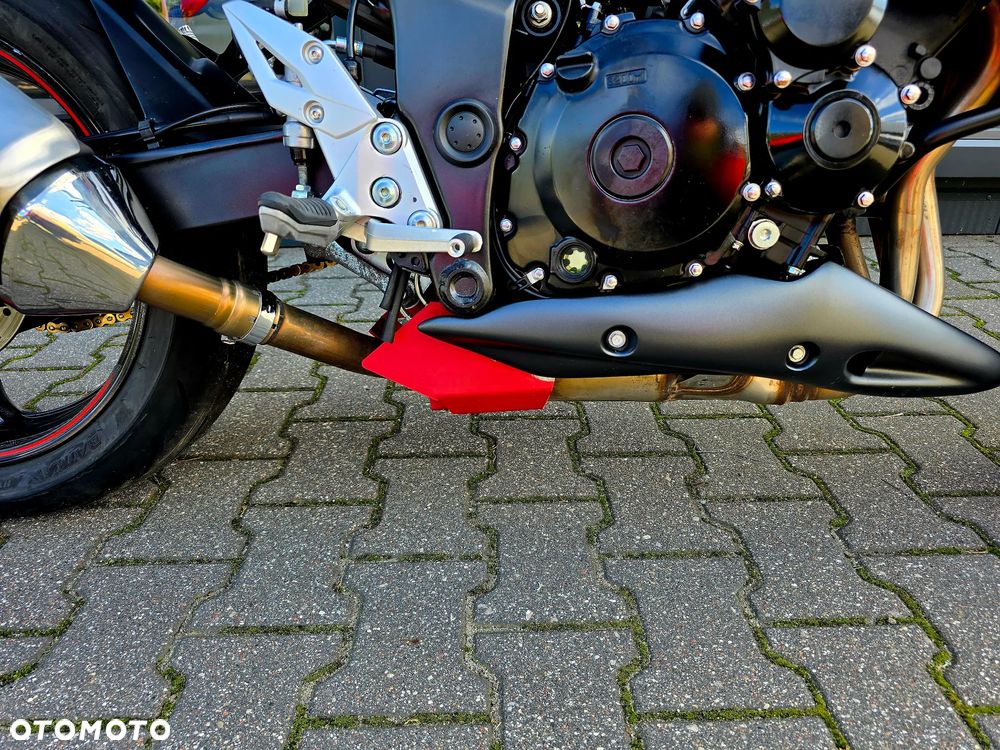 Suzuki GSR - 33