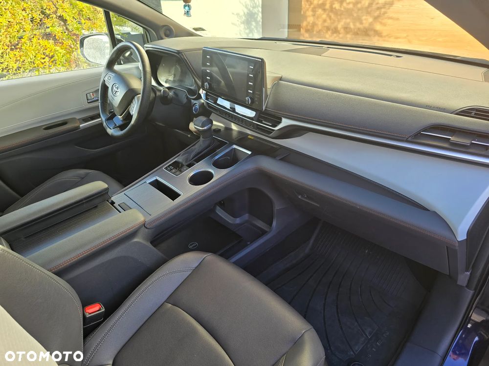 Toyota Sienna - 7