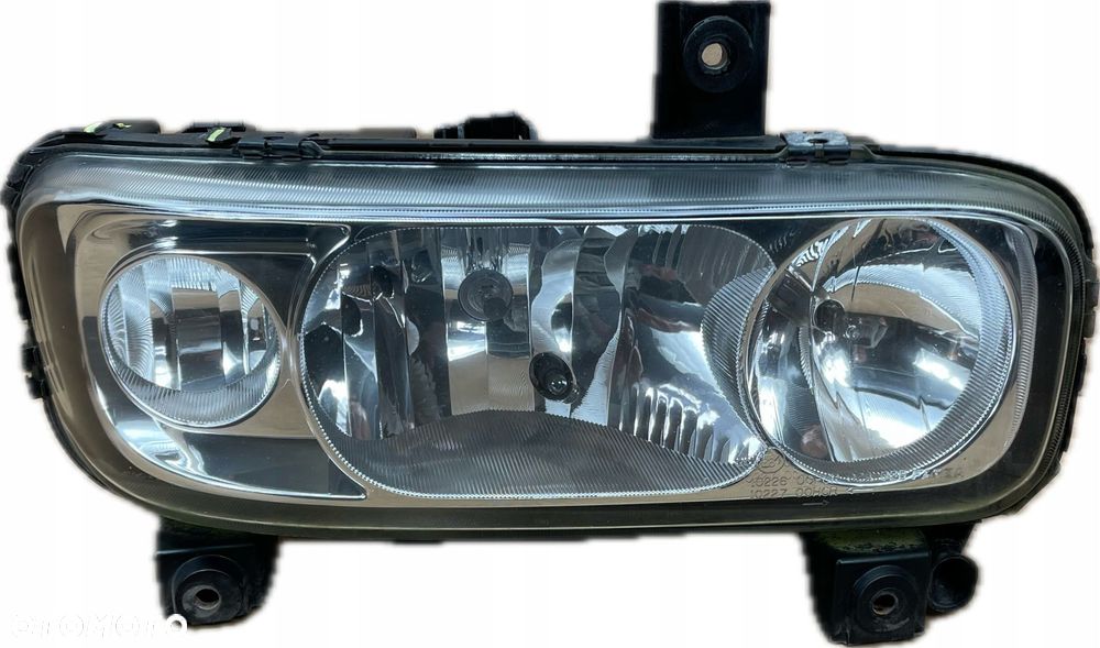 MERCEDES ATEGO 2004 - LAMPA PRAWA PRZÓD REFLEKTOR A9738202561 - 1