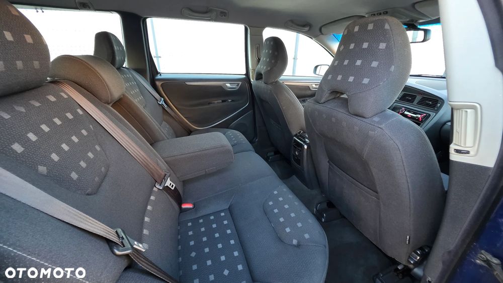 Volvo V70 2.4 Move - 14