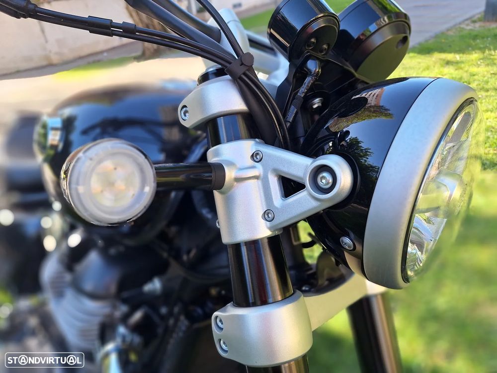 Royal Enfield Super Meteor 650 - 8