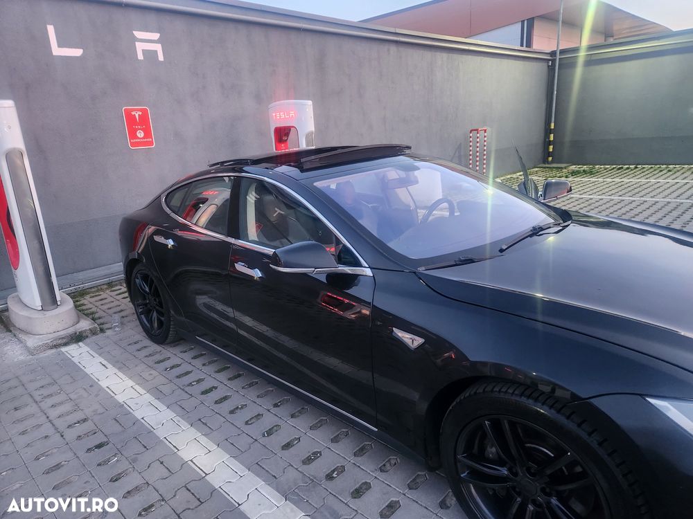 Tesla Model S - 4