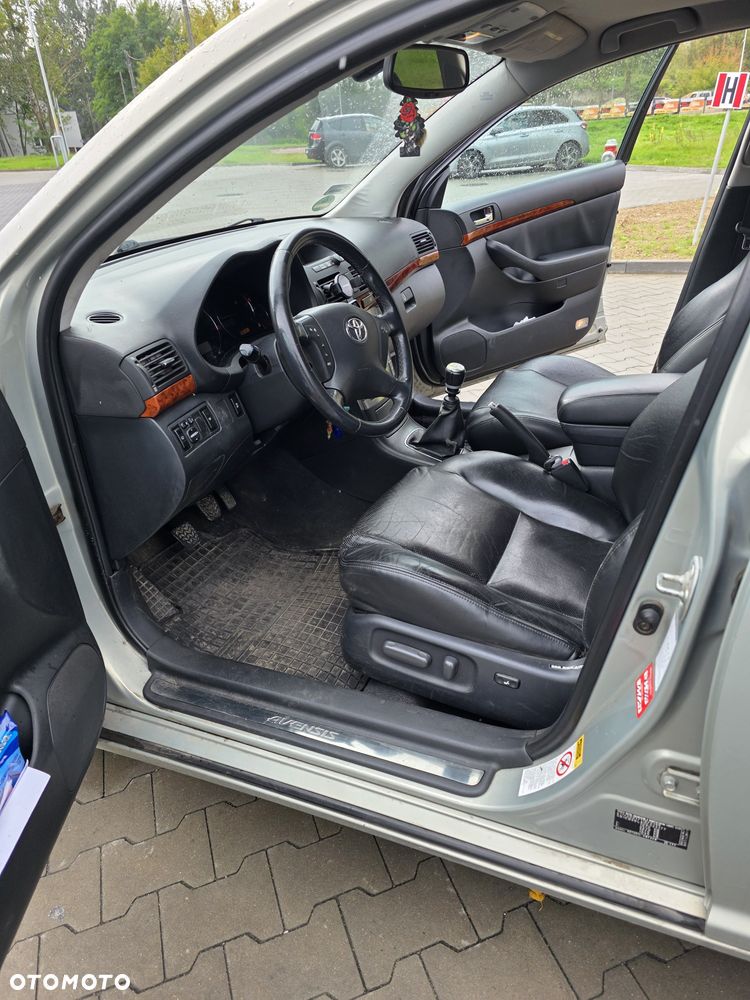 Toyota Avensis - 5