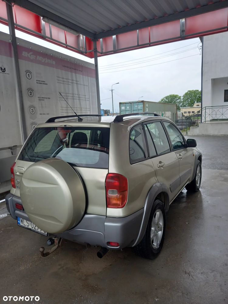 Toyota RAV4 2.0 D-4D 4x4 - 5