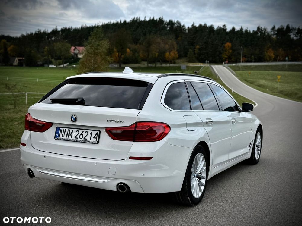 BMW Seria 5 520d Luxury Line - 9