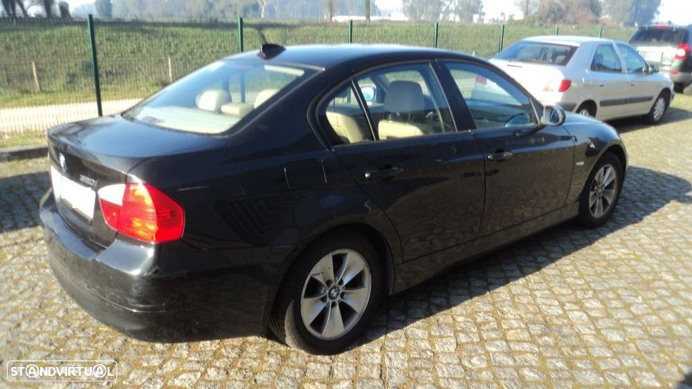 BMW 320i 4P 2006 - Para Peças - 11