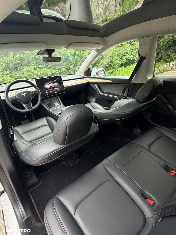 Tesla Model Y - 16