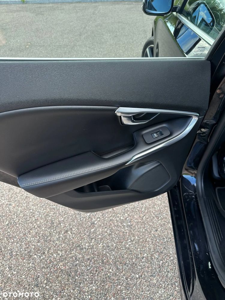 Volvo V40 T3 R Design - 22