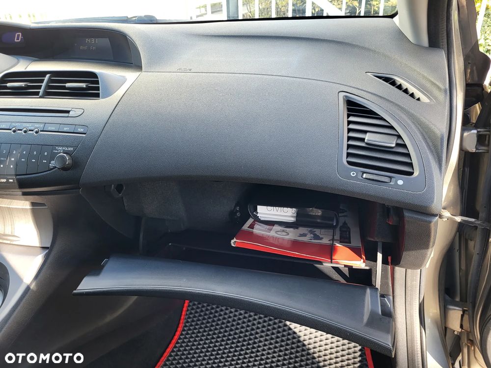 Honda Civic 1.8 Comfort - 33