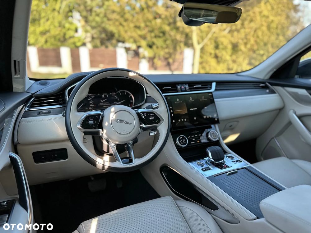 Jaguar F-Pace P250 AWD R-Dynamic SE - 21