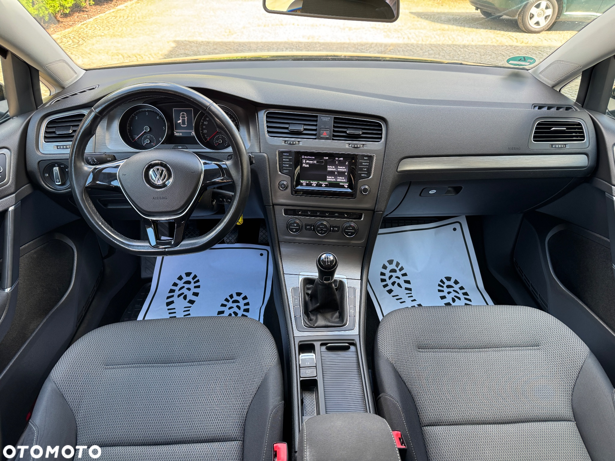 Volkswagen Golf 1.6 TDI BlueMotion Comfortline - 10