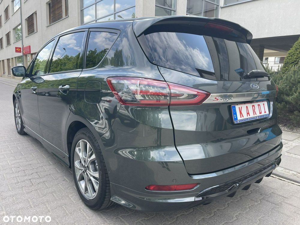 Ford S-Max - 11