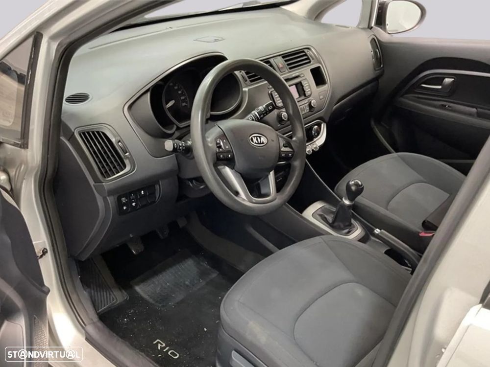 Kia Rio - 4