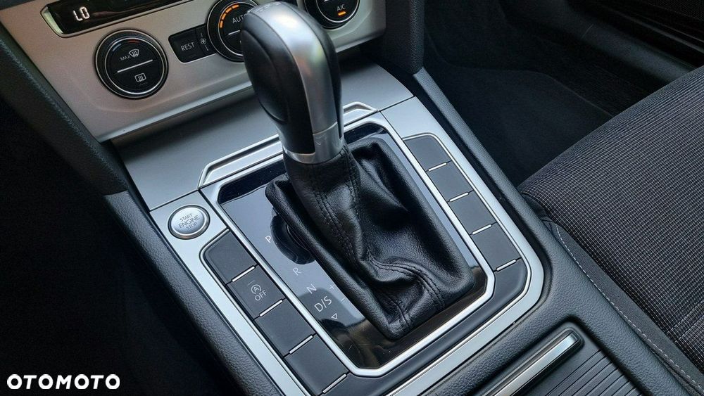 Volkswagen Passat - 17