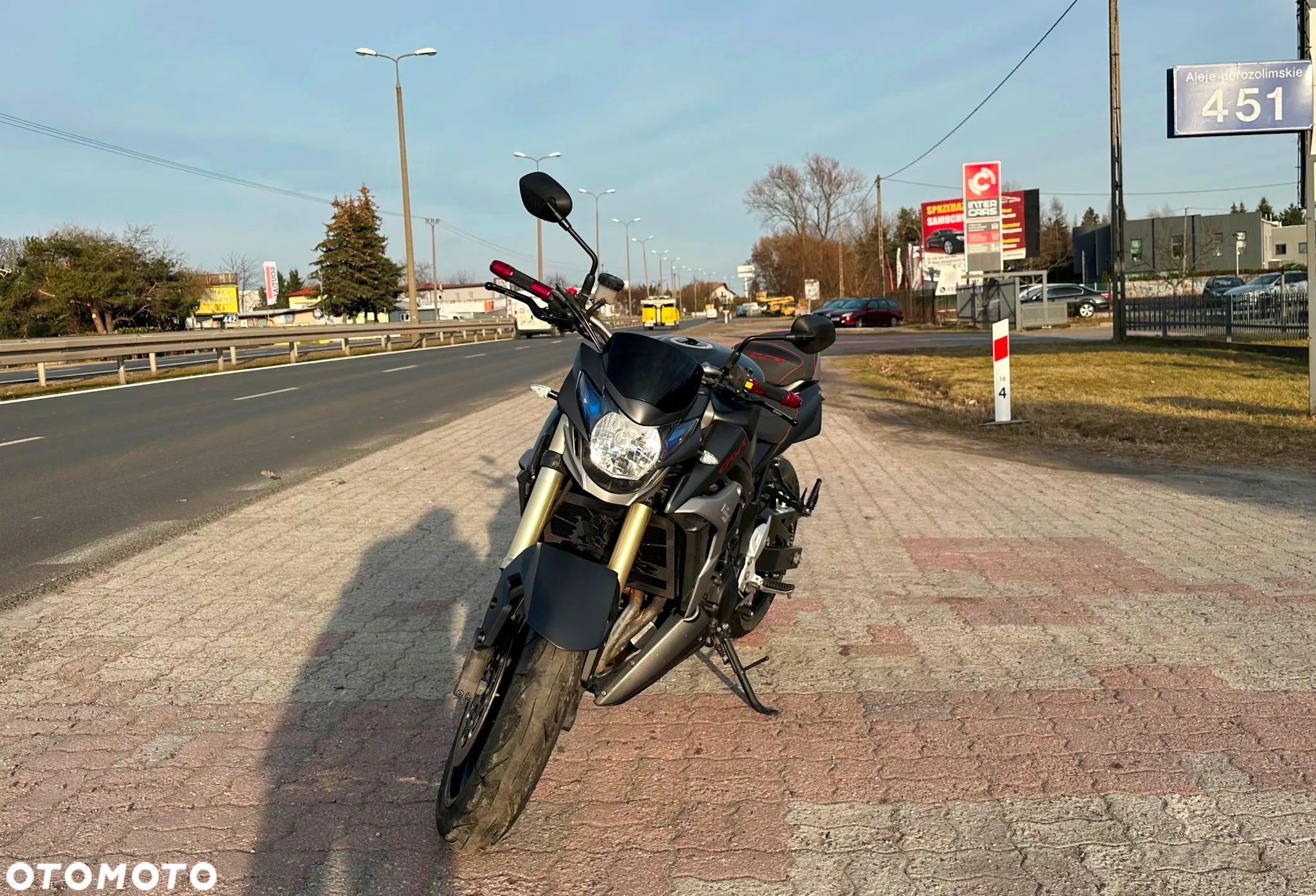 Suzuki GSR - 6