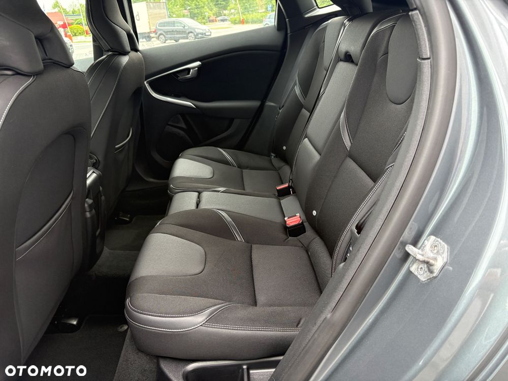 Volvo V40 D2 Momentum - 20