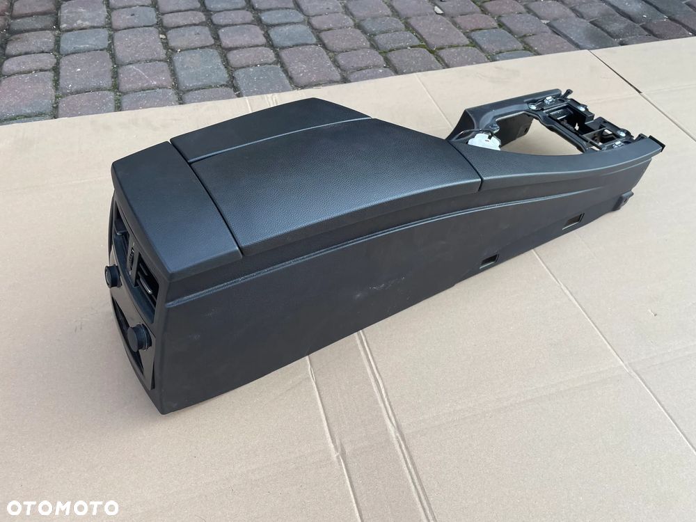 bmw e60 e61 podłokietnik europa tunel 2 gniazda - 1