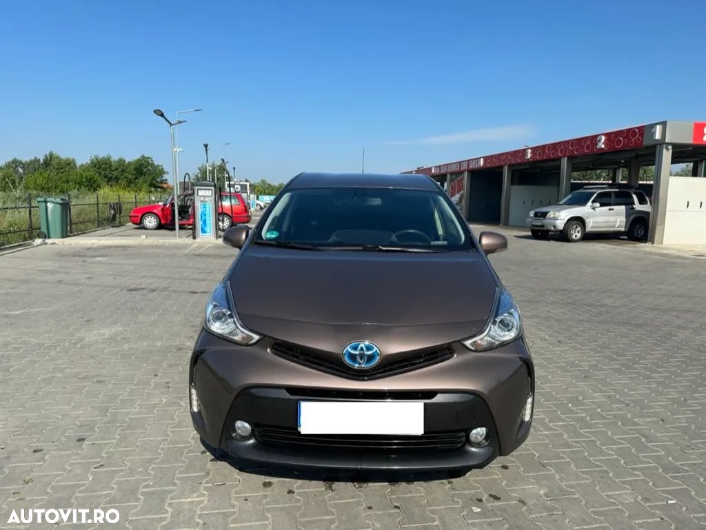 Toyota Prius+ (Hybrid) - 1