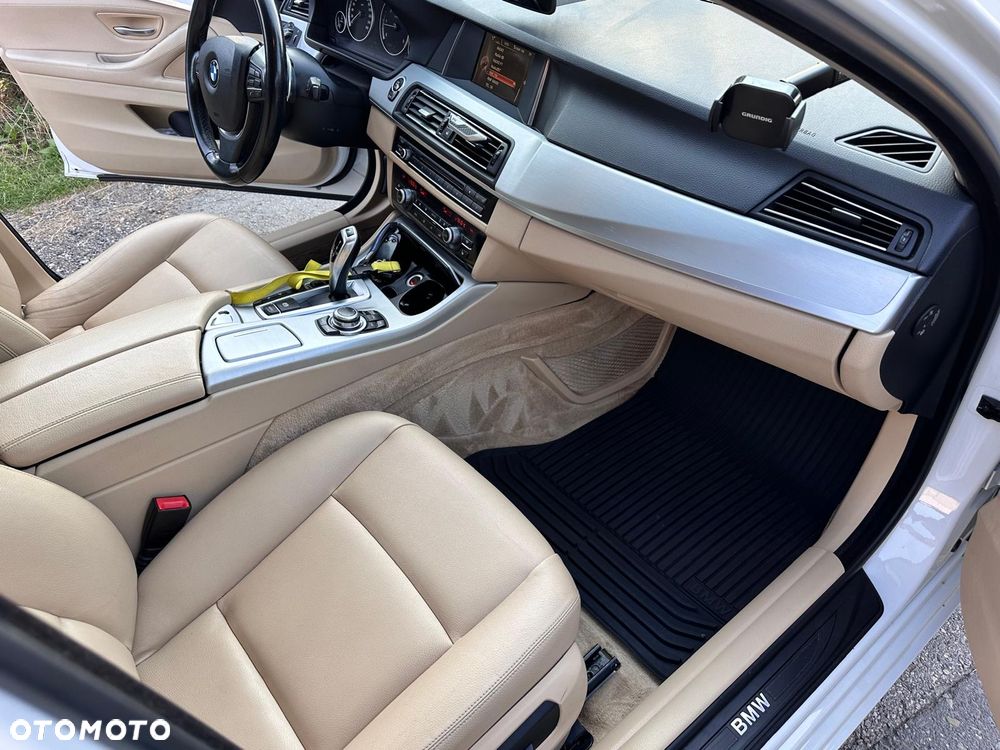BMW Seria 5 520d xDrive - 9