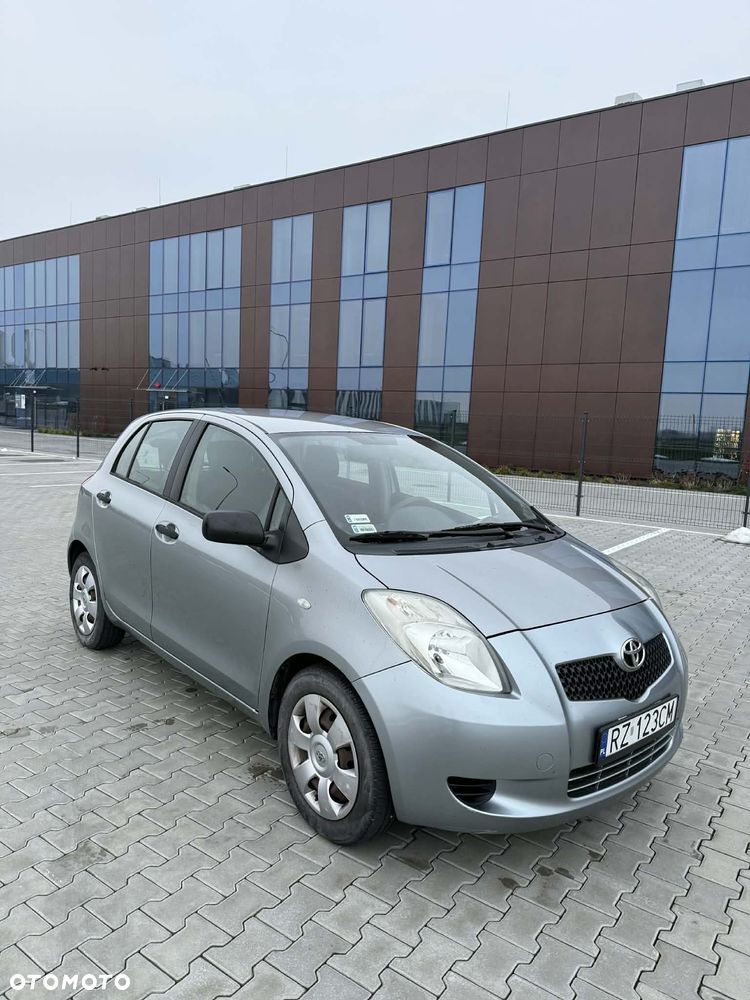 Toyota Yaris 1.3 - 4