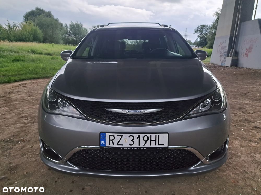 Chrysler Pacifica - 2