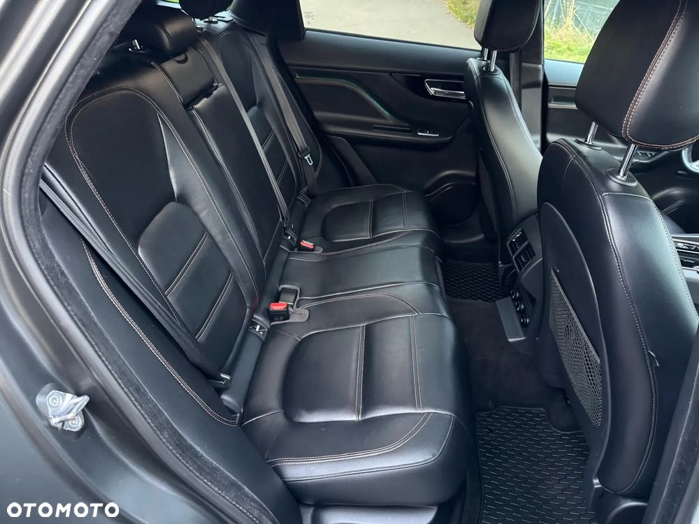 Jaguar F-Pace 30t AWD Prestige - 8