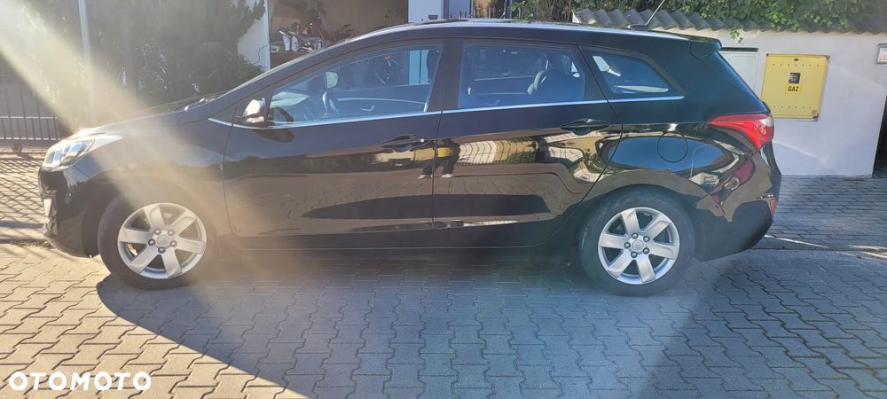 Hyundai i30 blue Kombi 1.6 CRDi DCT Style - 12