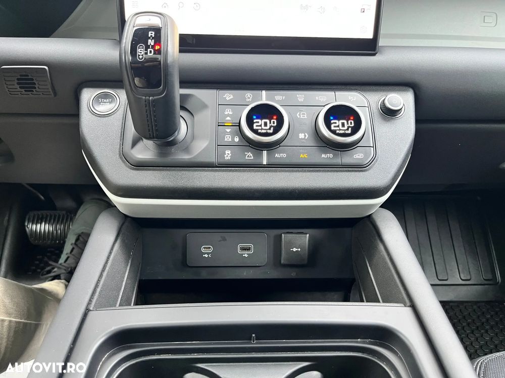 Land Rover Defender - 18