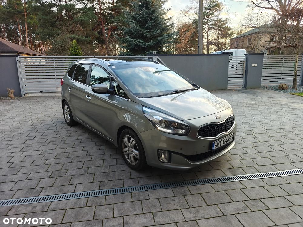 Kia Carens - 5