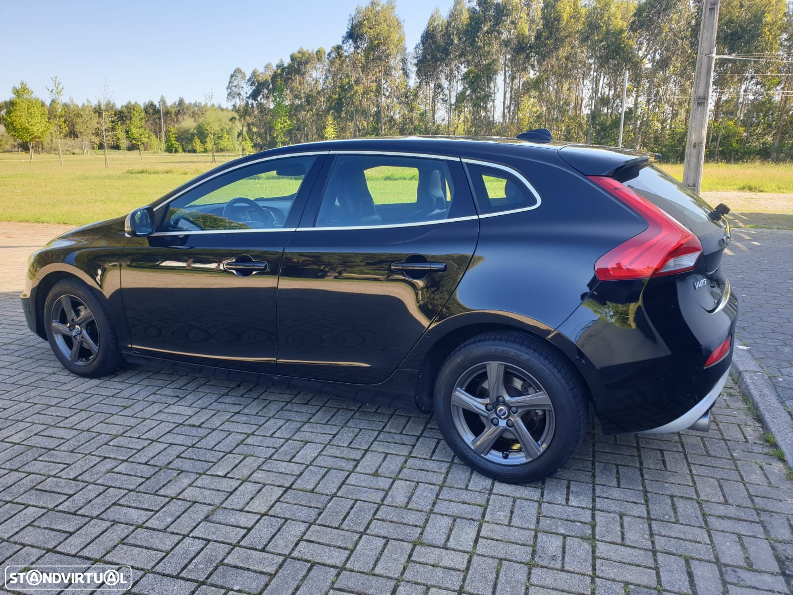Volvo V40 2.0 D2 R-Design - 3