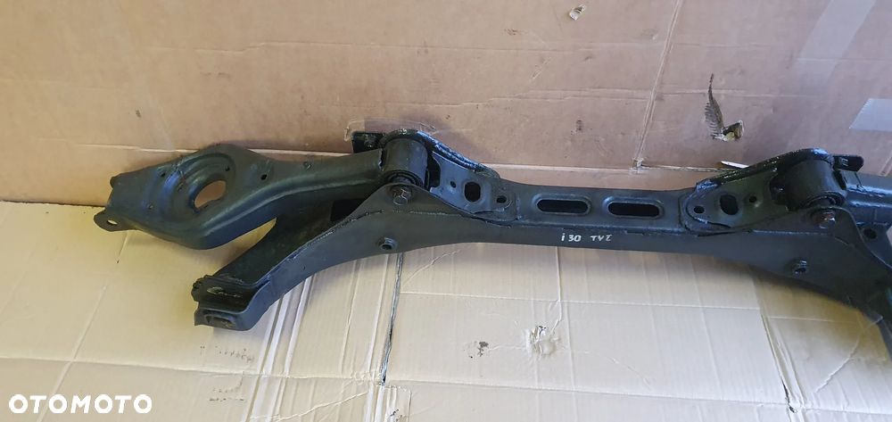 Oś tylna belka zawieszenia tył Hyundai I30 I - 8