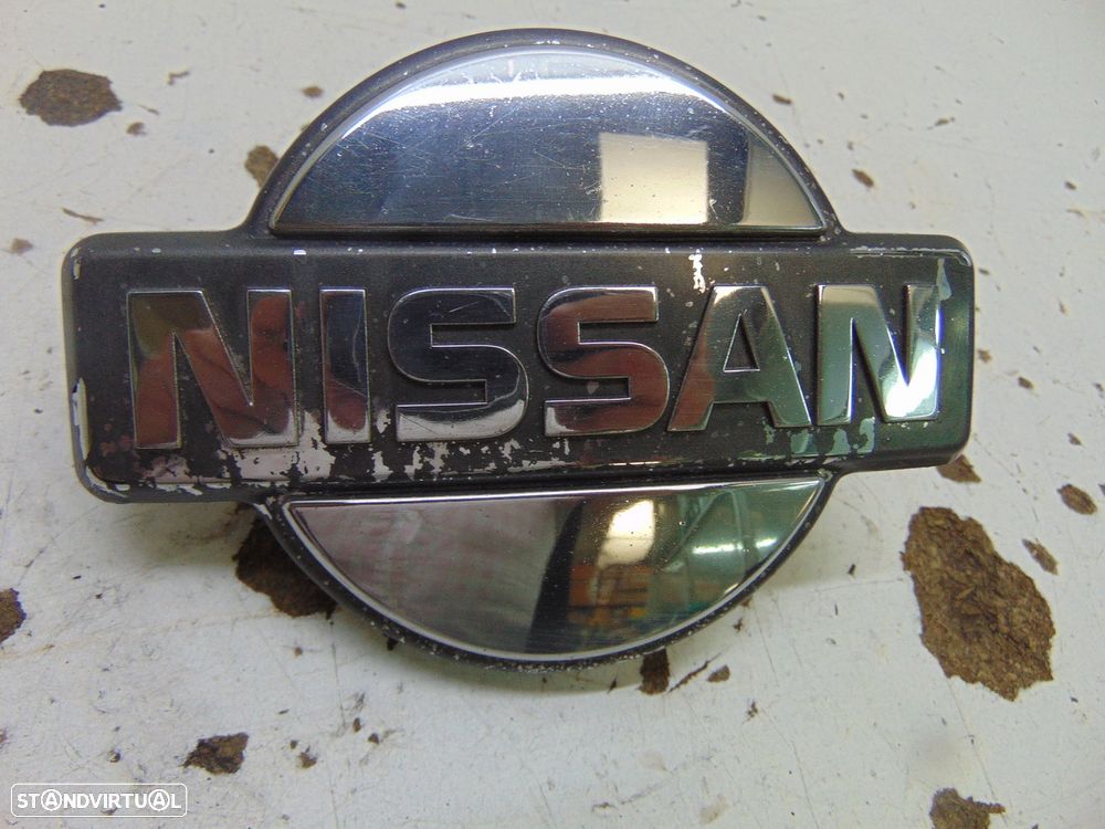 Nissan Patrol 260 símbolo grelha - 2