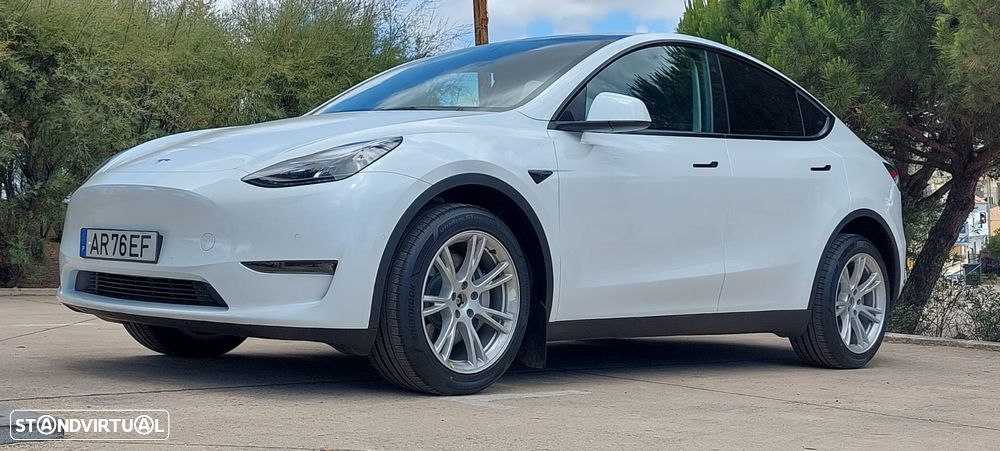 Tesla Model Y Long Range Dual Motor AWD - 2