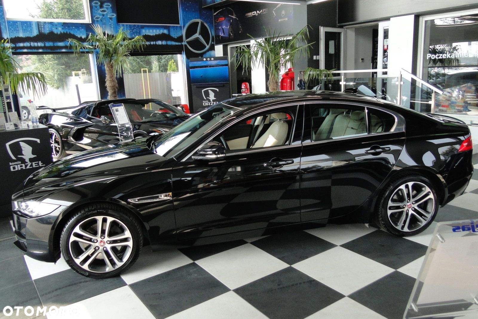 Jaguar XE - 4
