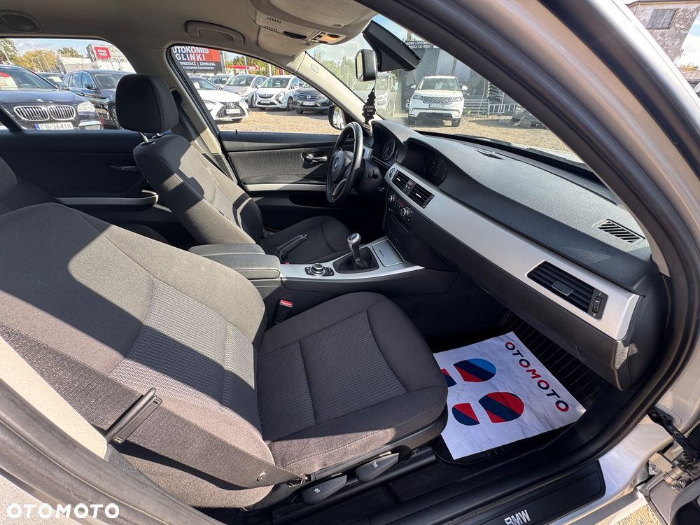 BMW Seria 3 318d Sport Line - 16