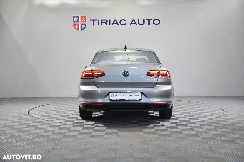 Volkswagen Passat - 4