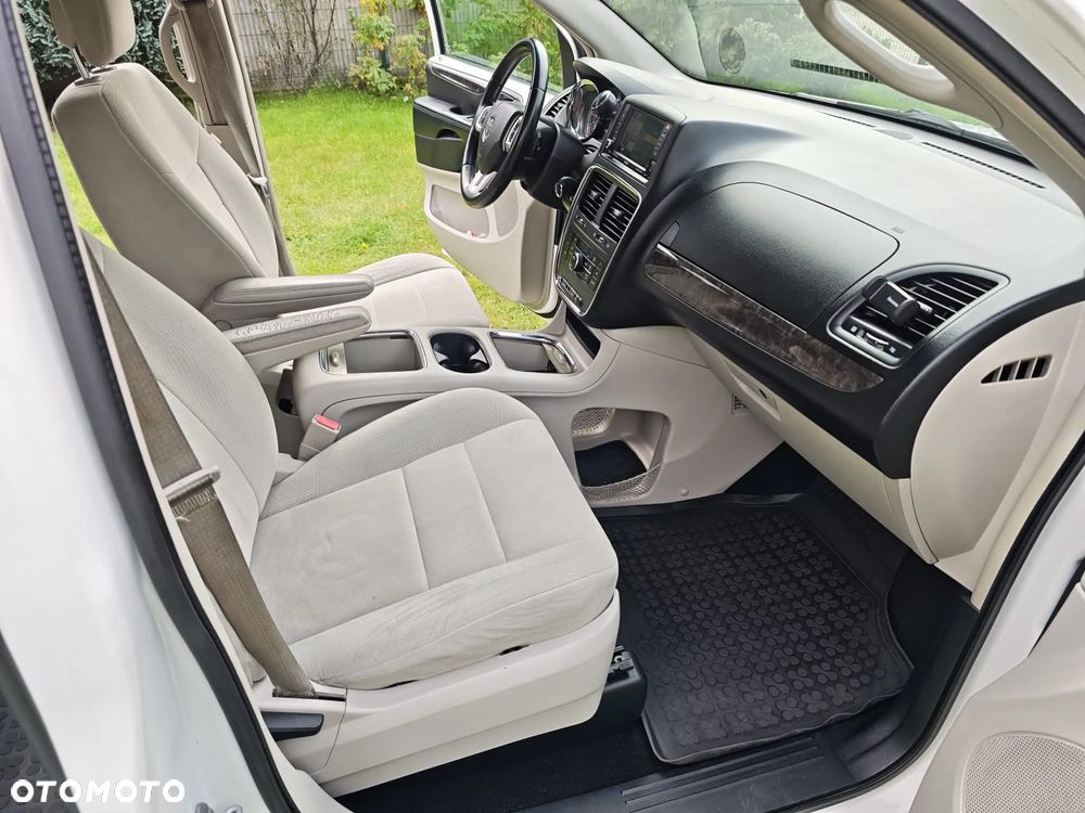 Dodge Grand Caravan - 4