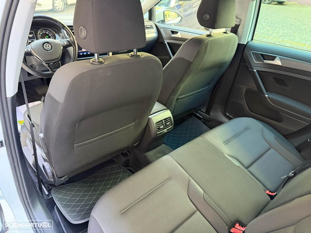 VW e-Golf - 25