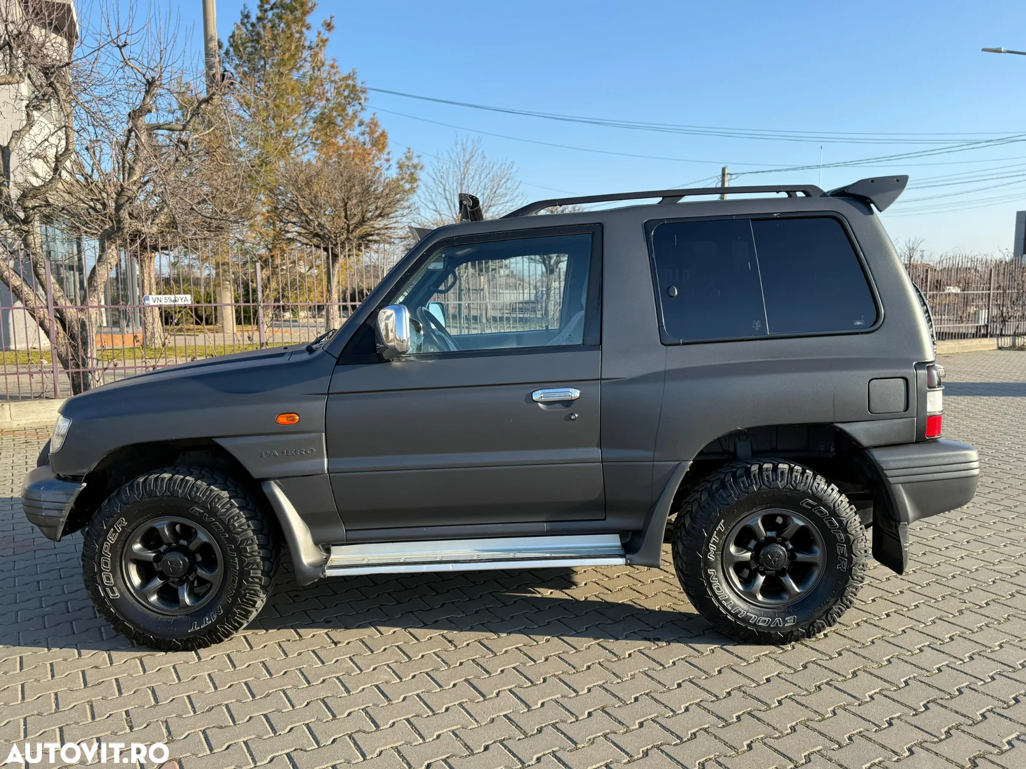 Mitsubishi Pajero - 25