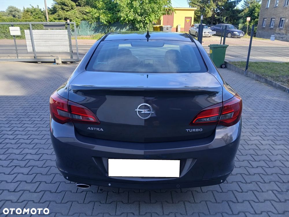 Opel Astra 1.4 T Executive EU6 - 17