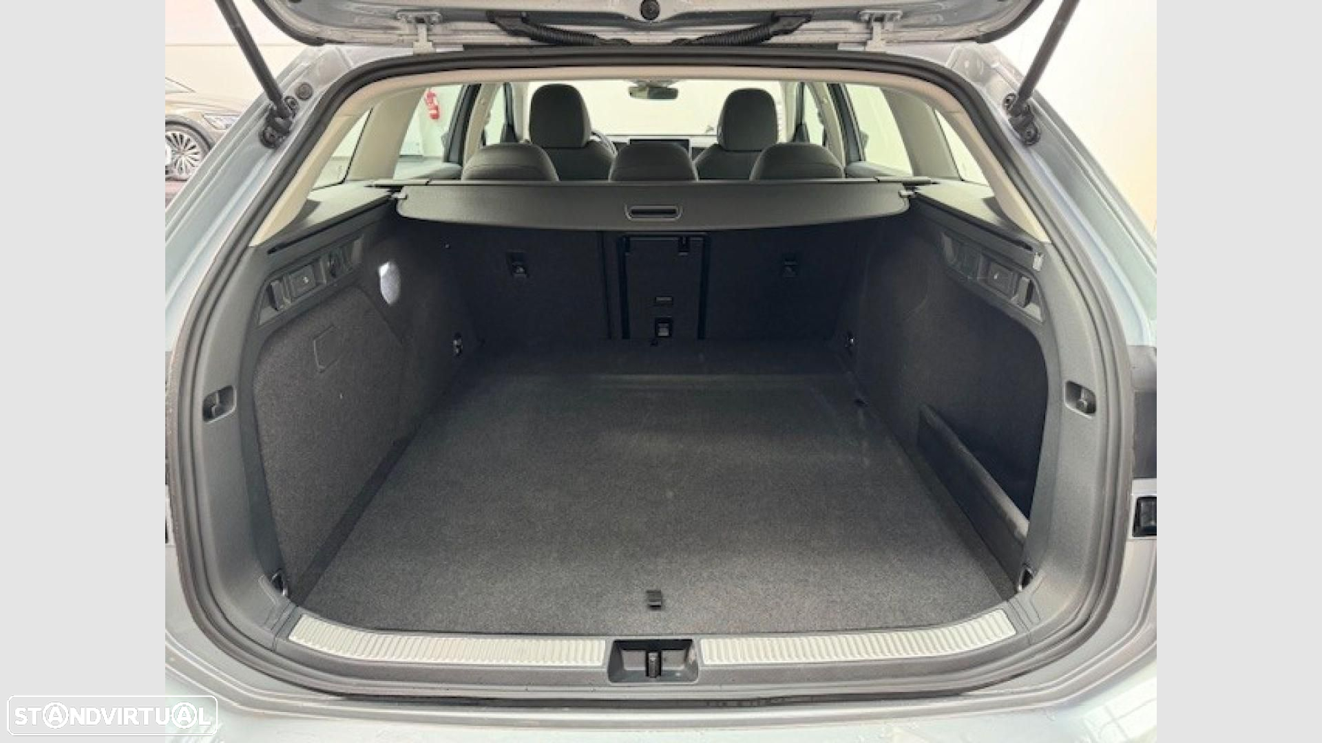 VW Passat Variant - 18