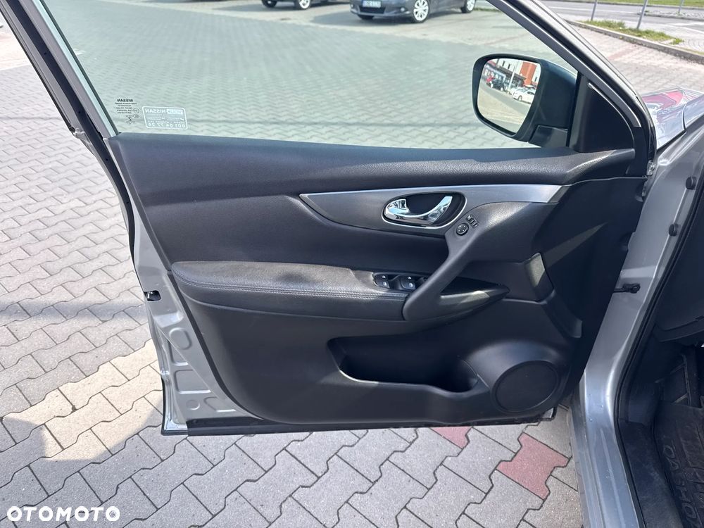 Nissan Qashqai 1.3 DIG-T N-Connecta - 24