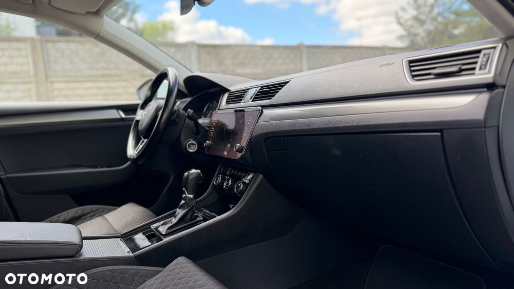Skoda Superb 2.0 TDI DSG Premium Edition - 29